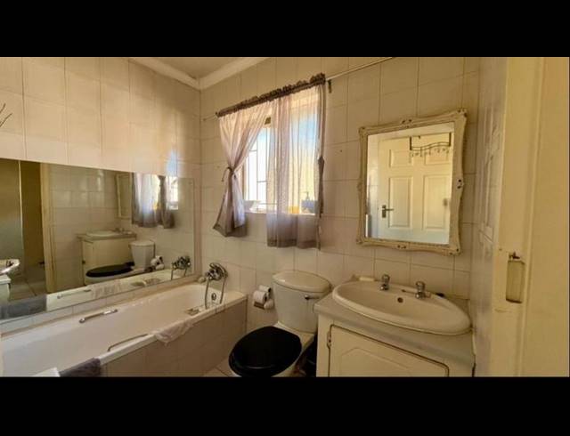 2 BEDROOM TOWNHOUSE FOR SALE IN VANDERBIJLPARK SE 3